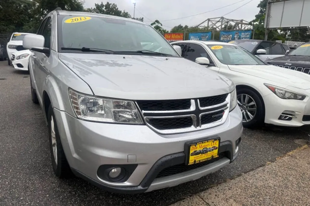 2013 Dodge Journey SXT photo 1
