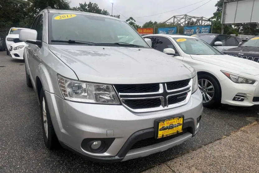 2013 Dodge Journey SXT photo 1