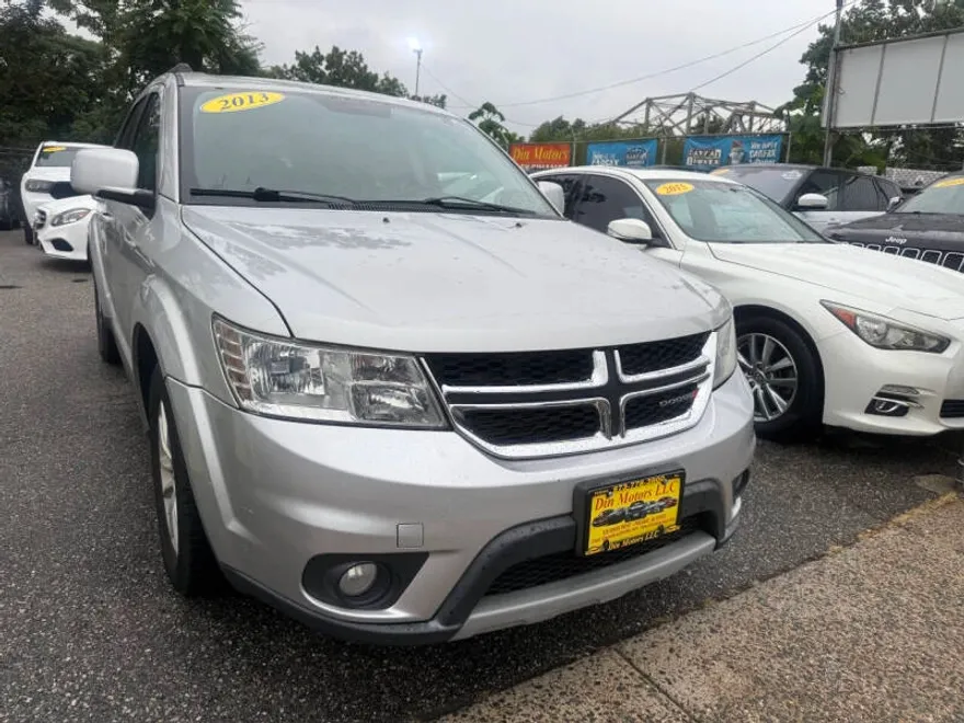 2013 Dodge Journey SXT photo 1