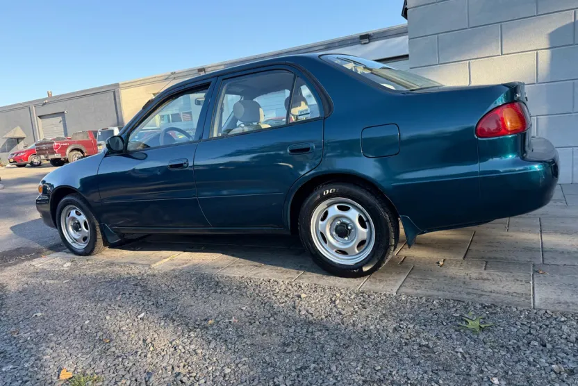 1999 Toyota Corolla VE photo 1