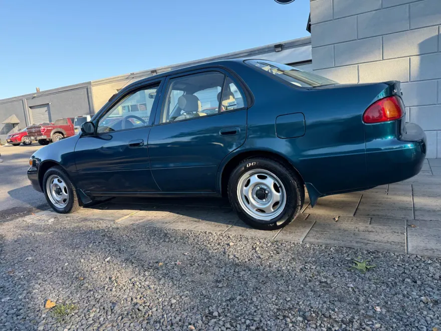 1999 Toyota Corolla VE photo 1