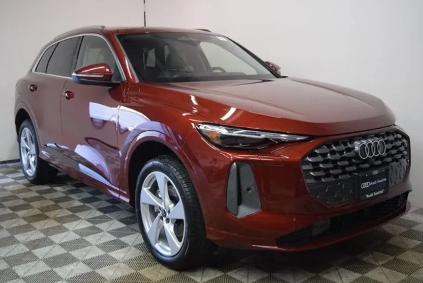2025 Audi Q5 Premium Plus photo 1