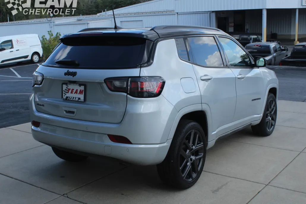 2024 Jeep Compass Limited photo 1