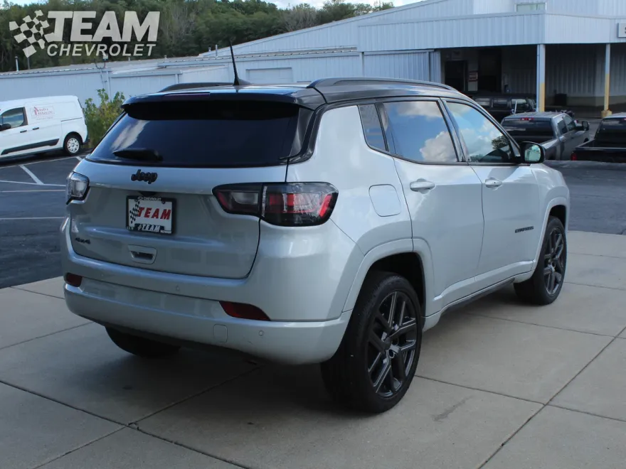 2024 Jeep Compass Limited photo 1