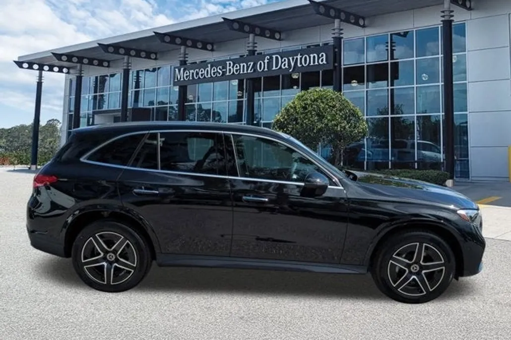 2026 Mercedes Benz GLC 300 photo 1