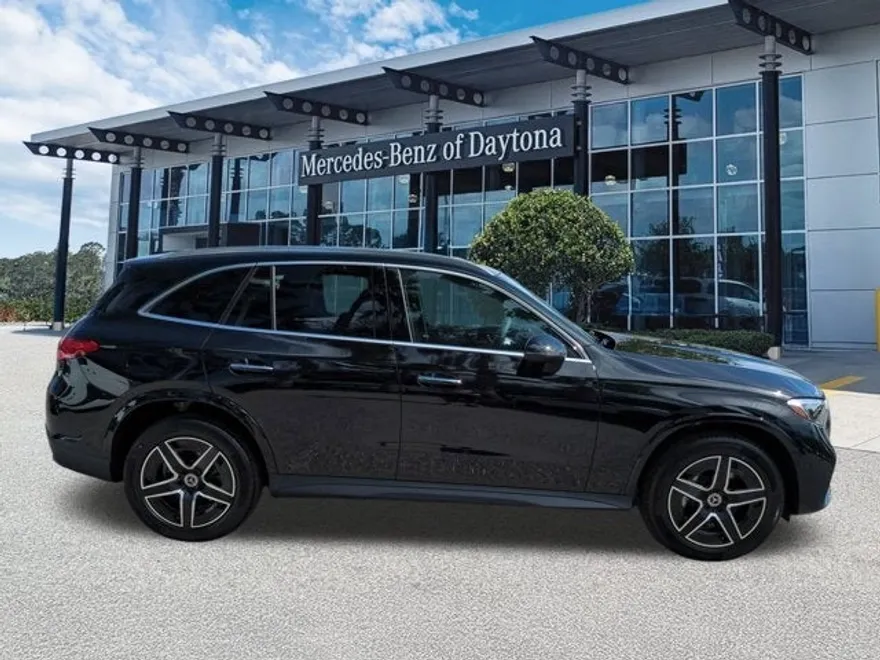 2026 Mercedes Benz GLC 300 photo 1