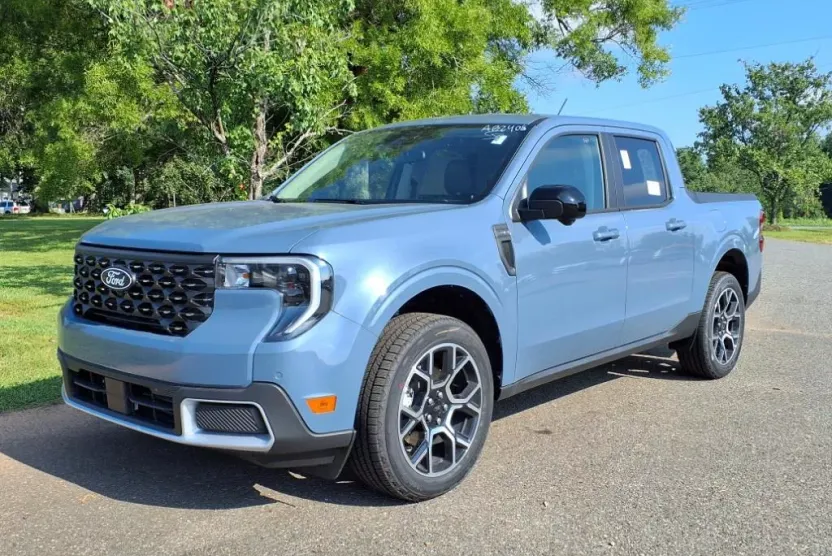 2025 Ford Maverick Lariat photo 1