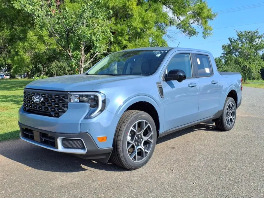 2025 Ford Maverick Lariat photo 1