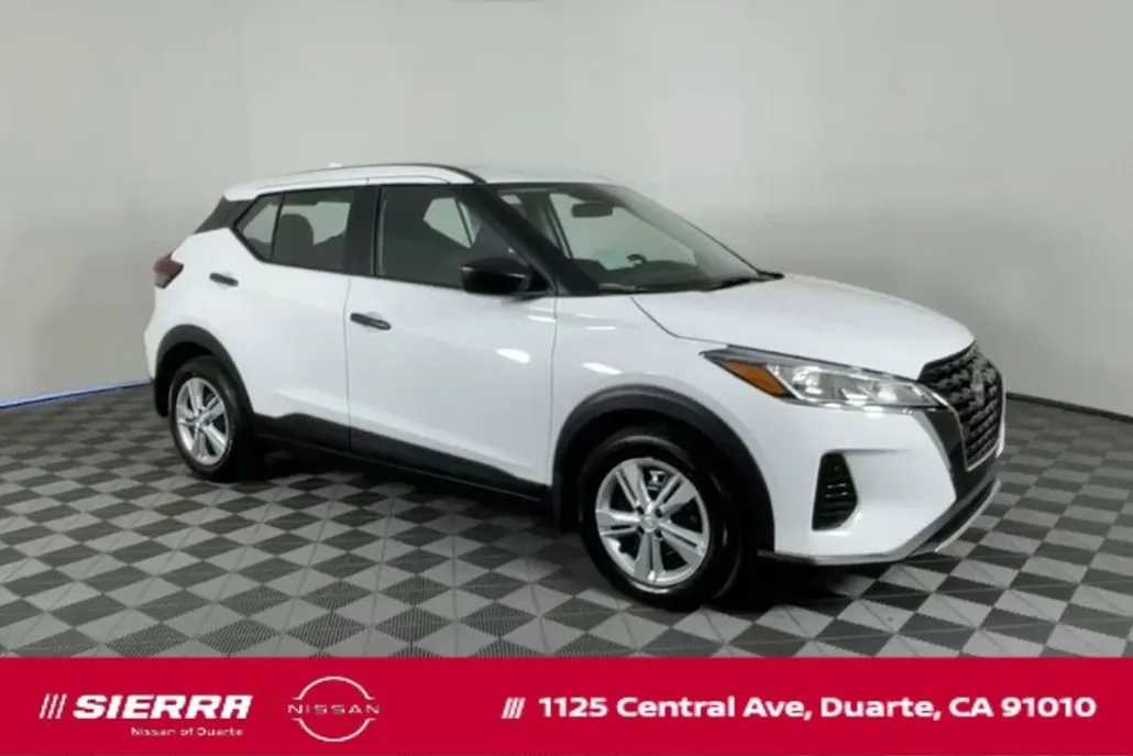 2025 Nissan Kicks Play S photo 1