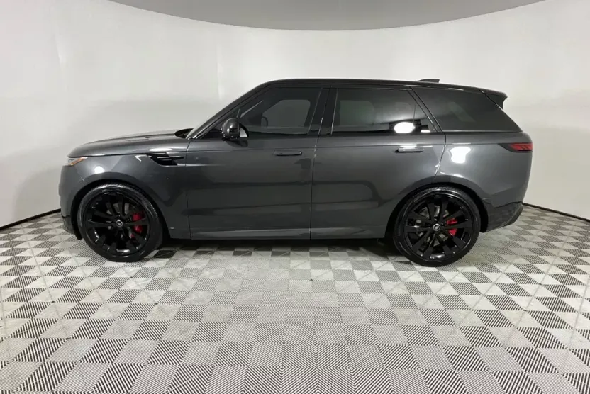2023 Land Rover Range Rover Sport SE photo 1