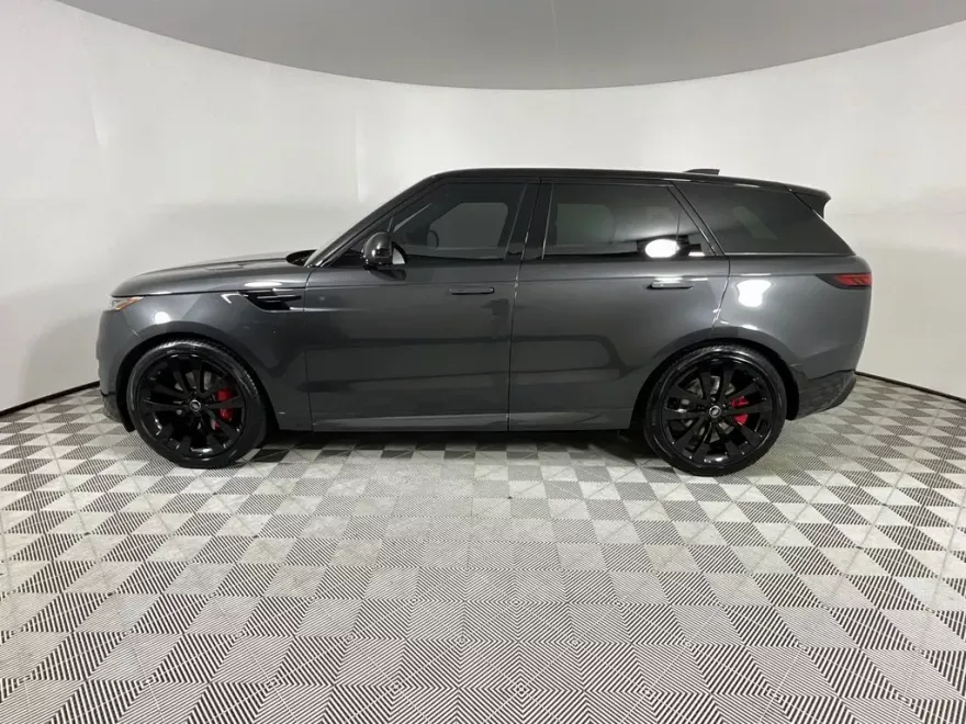2023 Land Rover Range Rover Sport SE photo 1