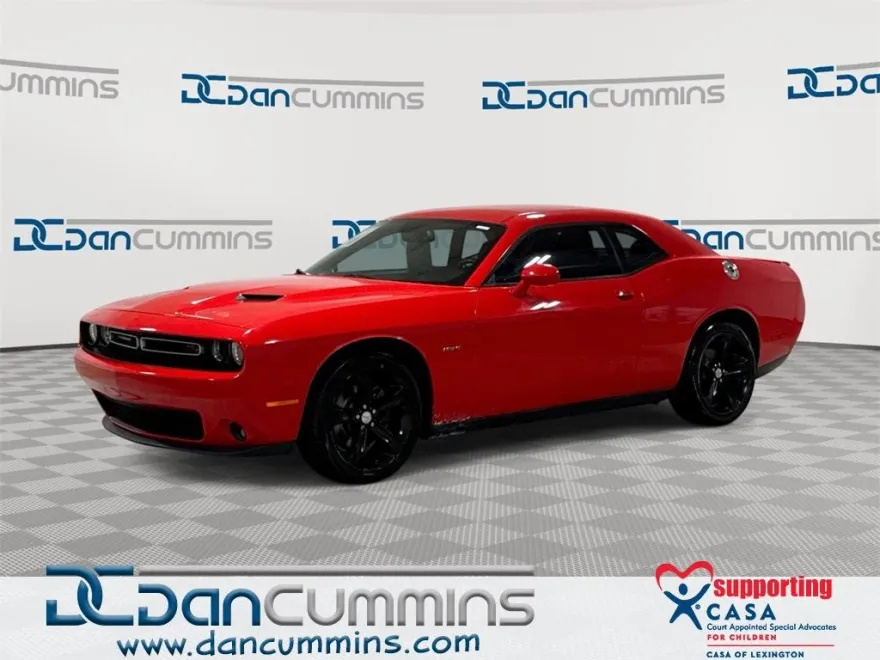 2016 Dodge Challenger SXT Plus photo 1