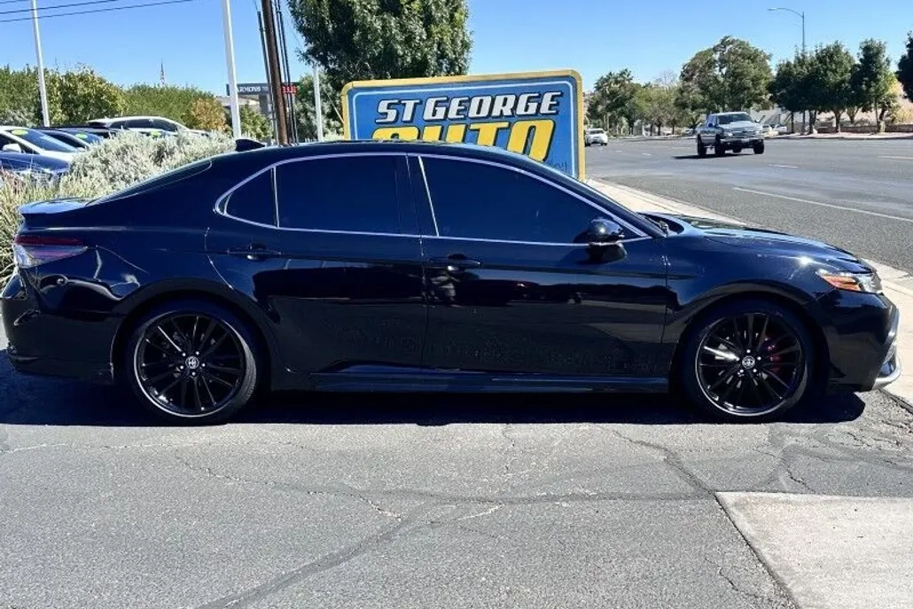 2023 Toyota Camry SE photo 1