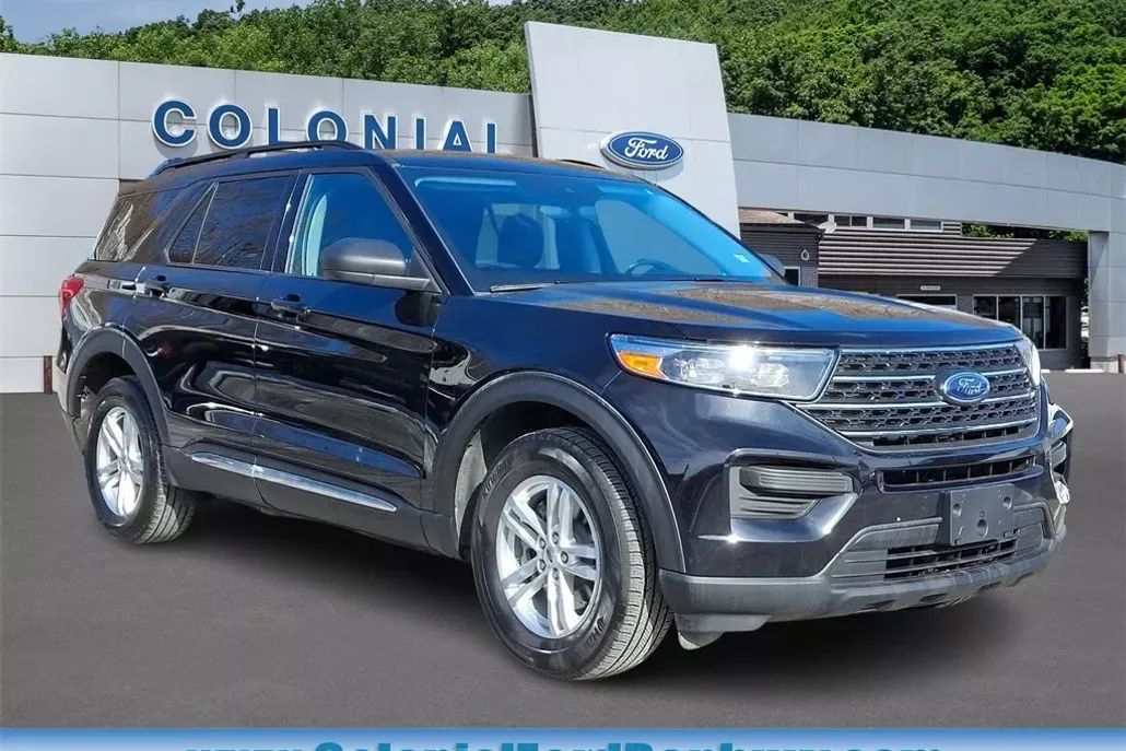 2023 Ford Explorer XLT photo 1