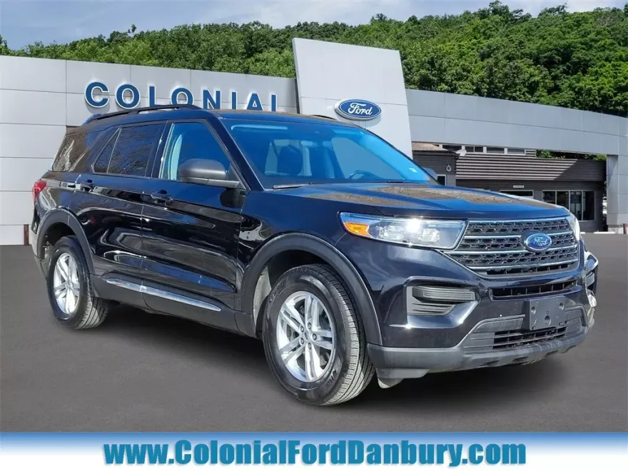 2023 Ford Explorer XLT photo 1