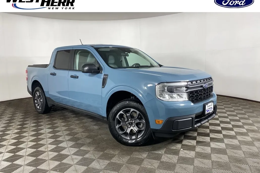 2022 Ford Maverick XLT photo 1