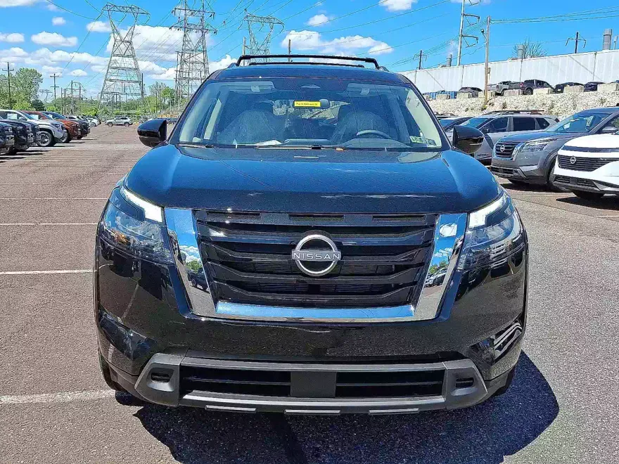 2025 Nissan Pathfinder SV photo 1