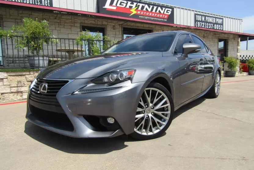 2016 Lexus IS 300 AWD photo 1