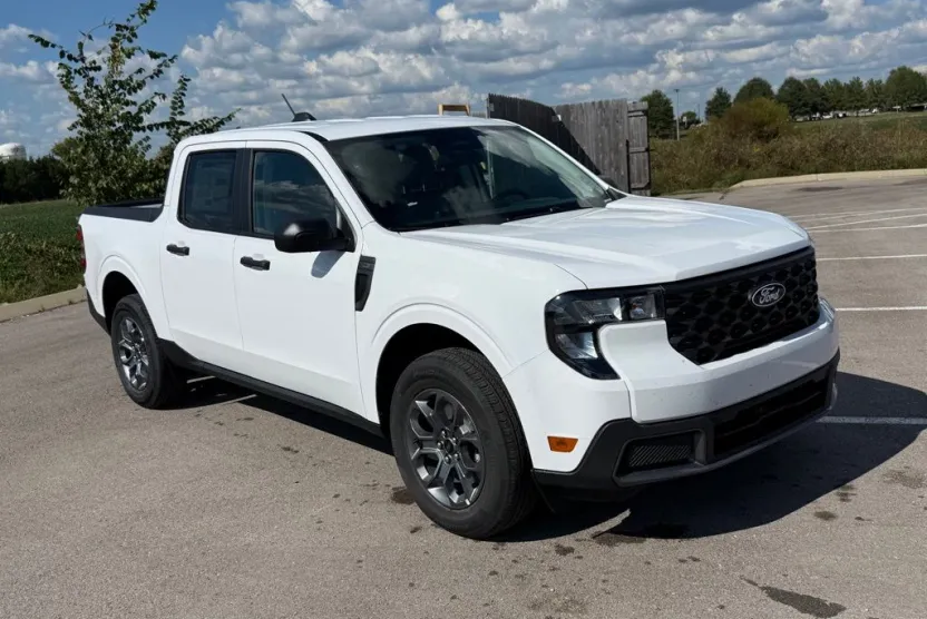 2025 Ford Maverick XLT photo 1