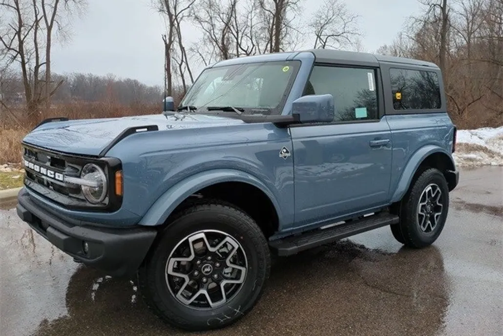 2023 Ford Bronco Outer Banks photo 1