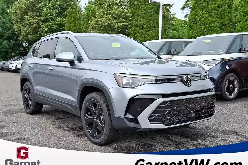 2025 Volkswagen Taos SEL photo 1