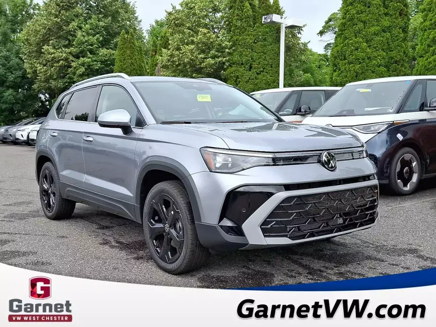 2025 Volkswagen Taos SEL photo 1