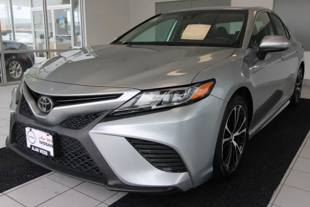 2019 Toyota Camry SE photo 1