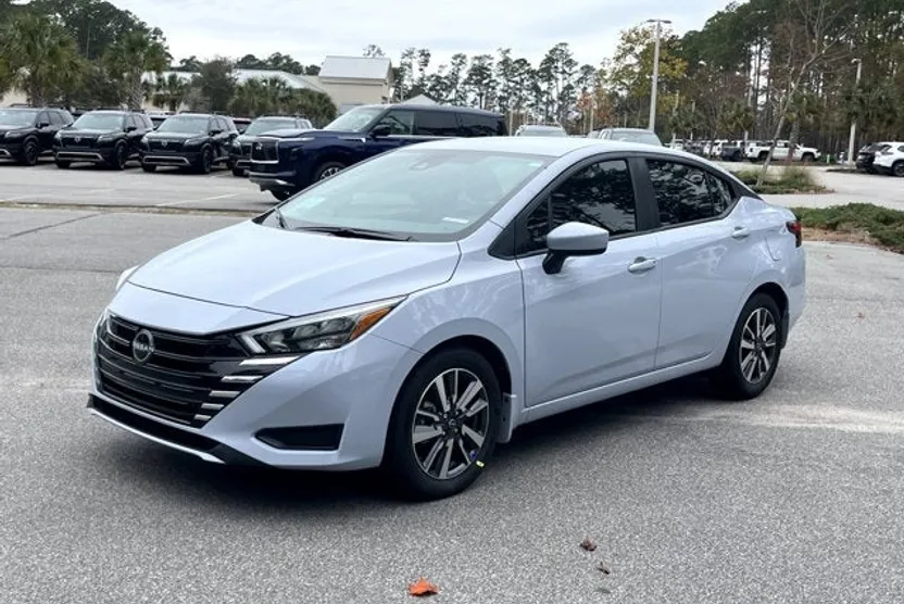 2025 Nissan Versa 1.6 SV photo 1