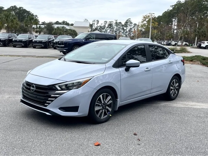 2025 Nissan Versa 1.6 SV photo 1