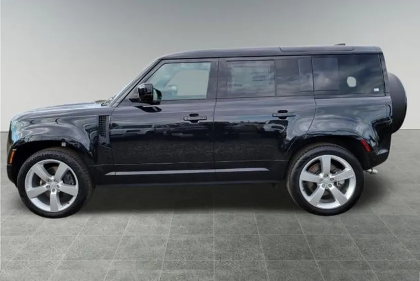2025 Land Rover Defender 110 X-Dynamic SE photo 1
