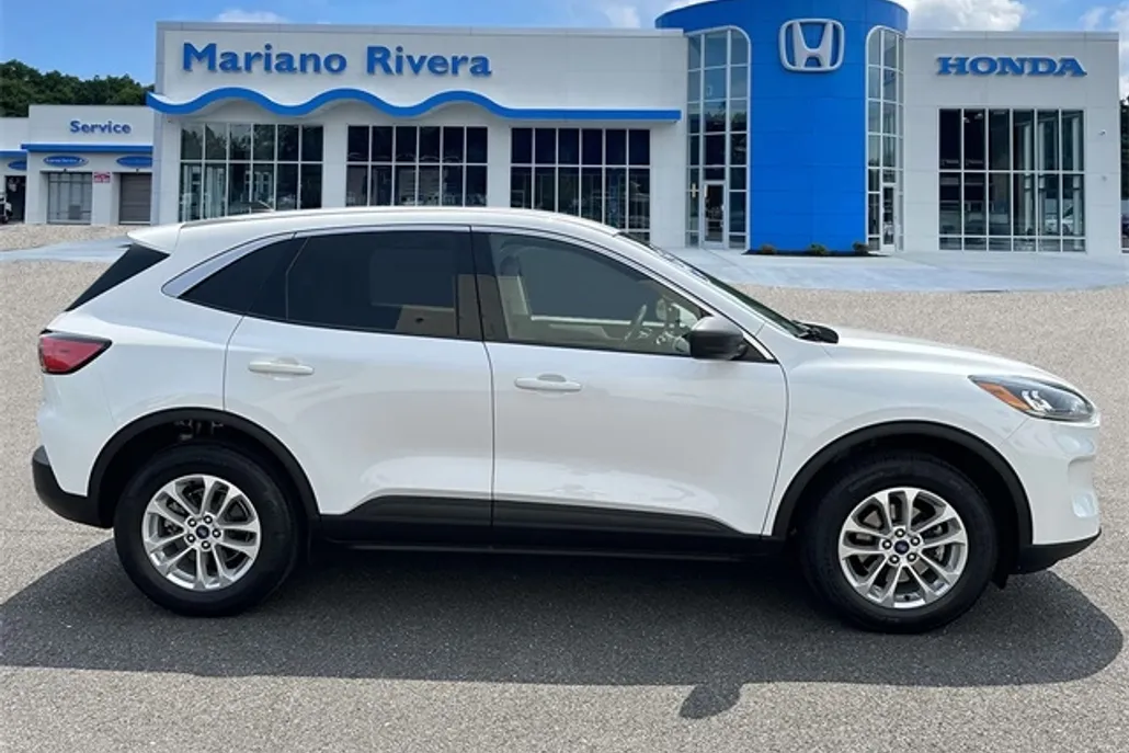 2022 Ford Escape SE photo 1