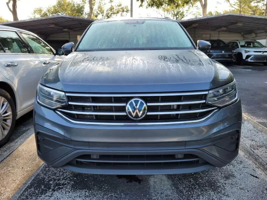 2022 Volkswagen Tiguan S photo 1