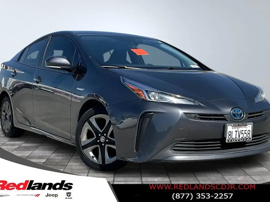2019 Toyota Prius XLE photo 1