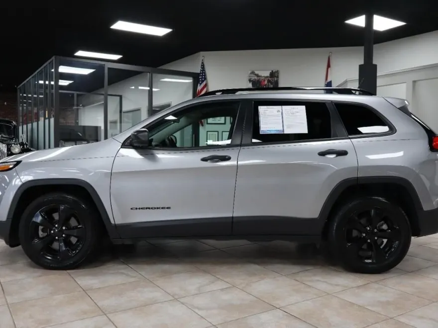 2017 Jeep Cherokee Sport photo 1