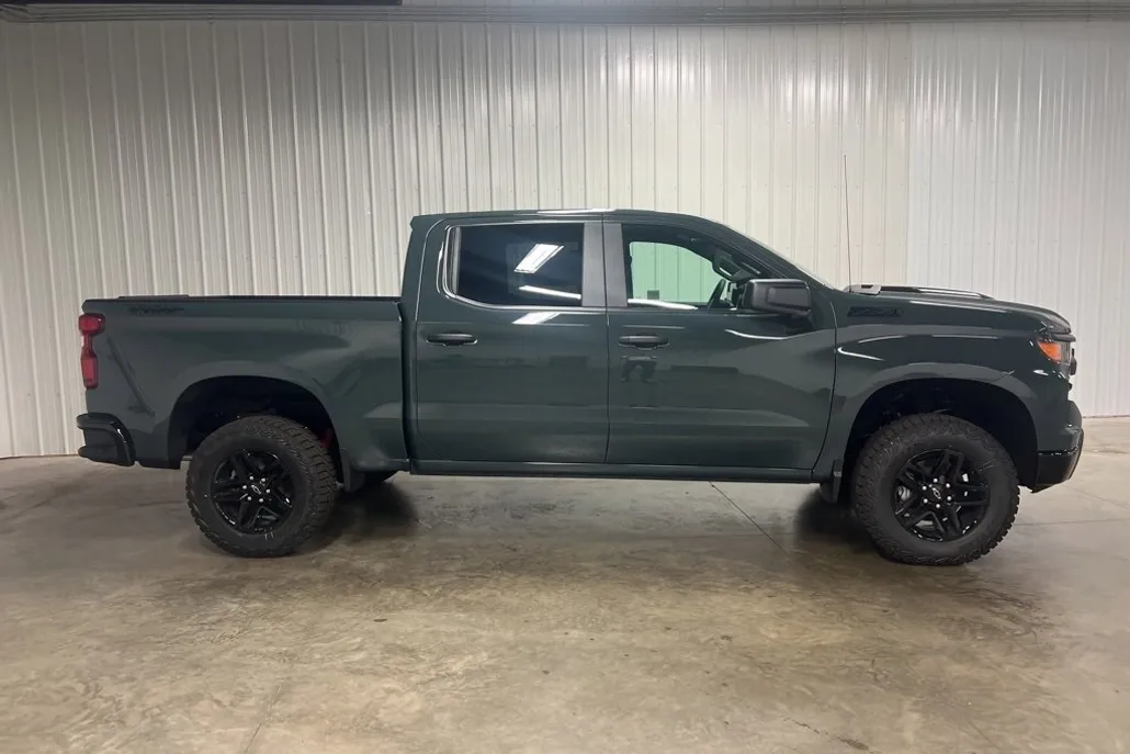 2026 Chevrolet Silverado 1500 Custom Trail Boss photo 1