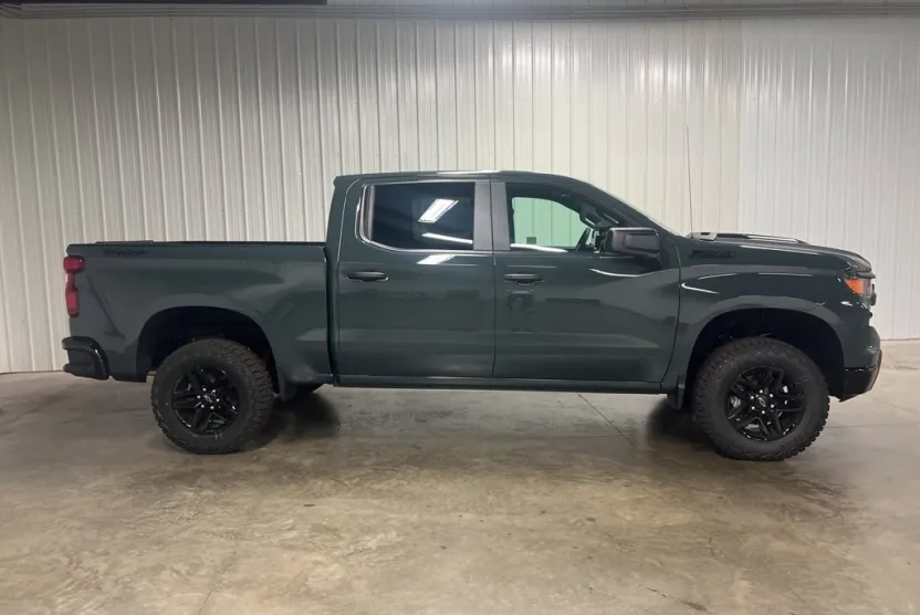 2026 Chevrolet Silverado 1500 Custom Trail Boss photo 1