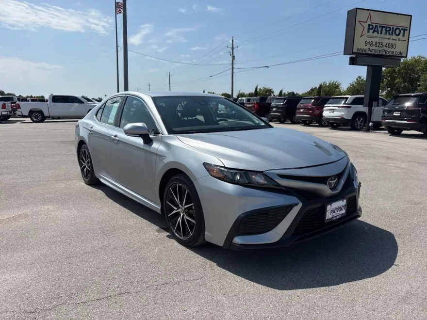 2023 Toyota Camry SE photo 1