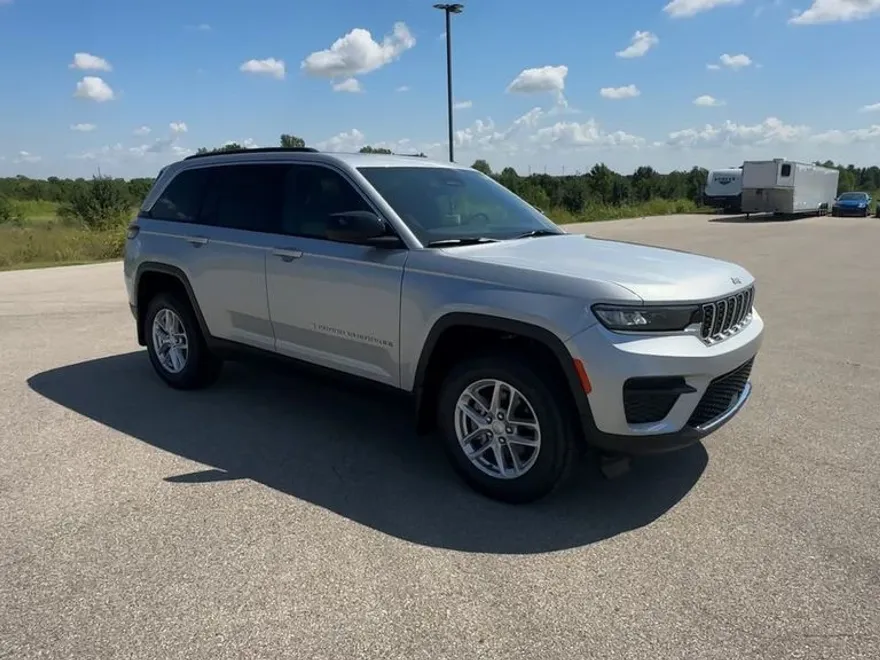 2025 Jeep Grand Cherokee Laredo photo 1