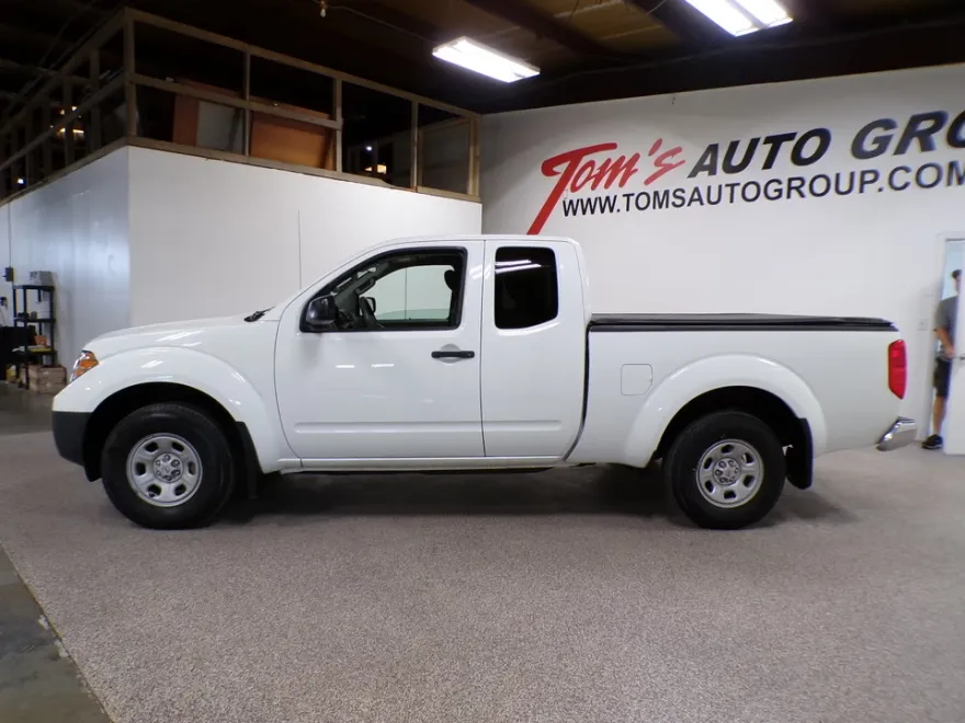 2013 Nissan Frontier S photo 1