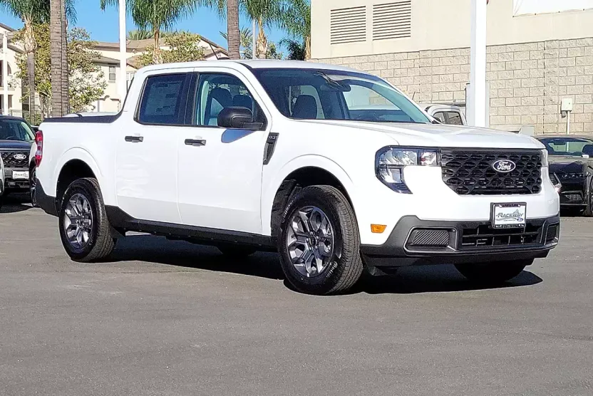 2025 Ford Maverick XLT photo 1