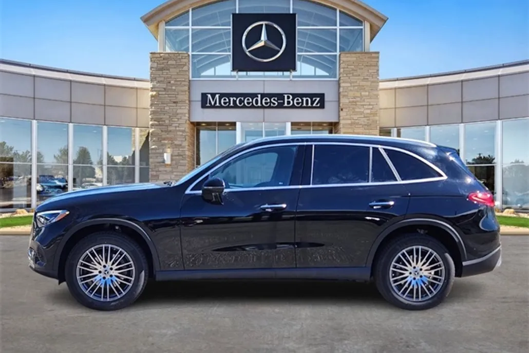 2026 Mercedes Benz GLC 300 4MATIC photo 1
