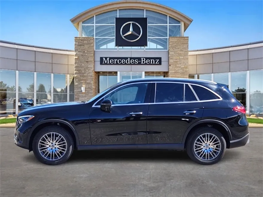 2026 Mercedes Benz GLC 300 4MATIC photo 1