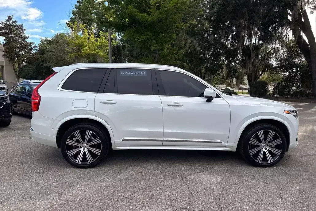 2023 Volvo XC90 AWD Ultimate photo 1