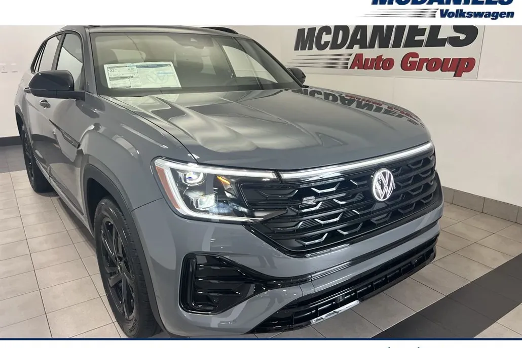 2026 Volkswagen Atlas Cross Sport SEL R-Line photo 1