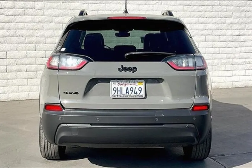2023 Jeep Cherokee Altitude photo 1