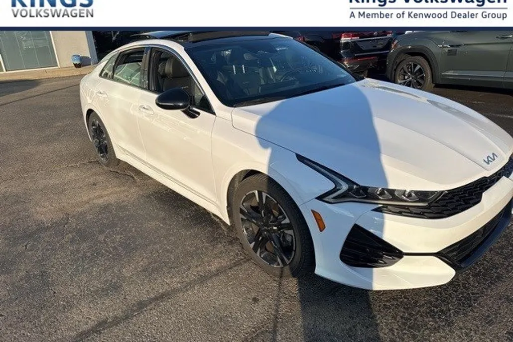 2022 Kia K5 GT-Line photo 1