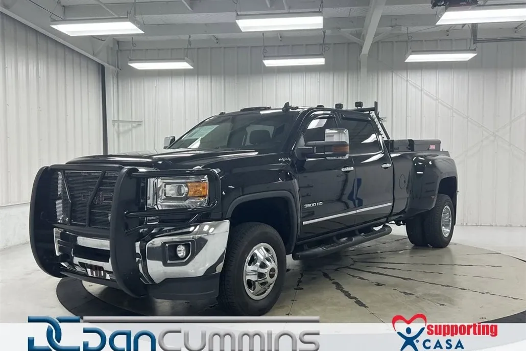 2017 Gmc Sierra 3500 HD SLT photo 1