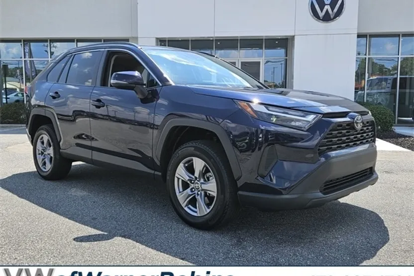 2024 Toyota RAV4 XLE photo 1