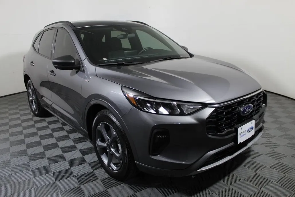 2024 Ford Escape Hybrid ST-Line photo 1