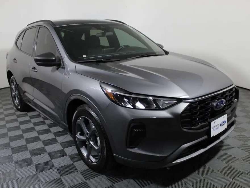 2024 Ford Escape Hybrid ST-Line photo 1